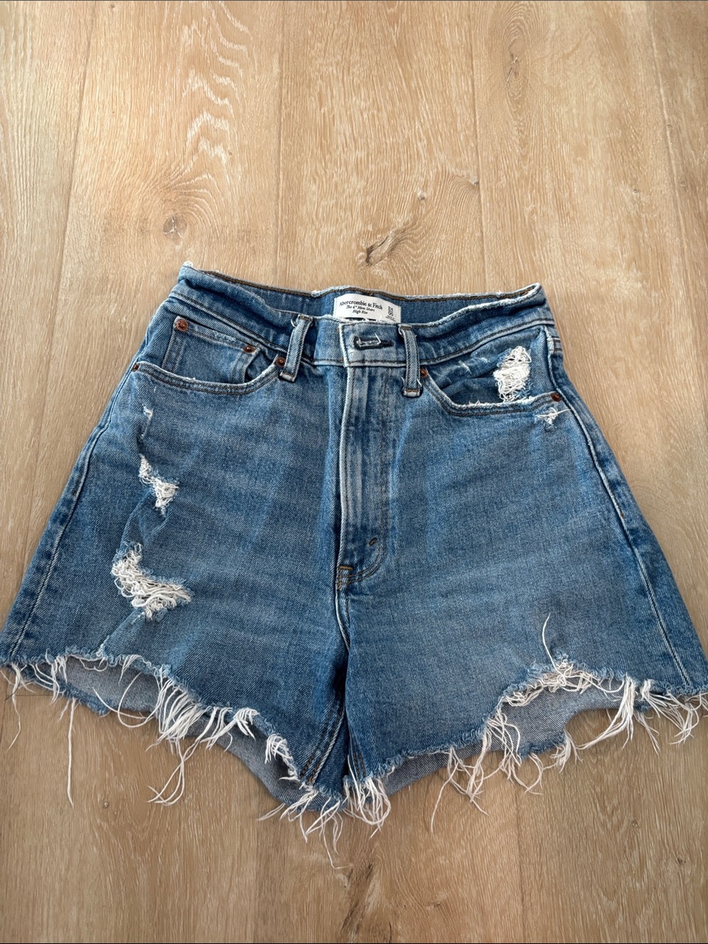 Abercrombie & Fitch 4” Mom Shorts in Blue Wash